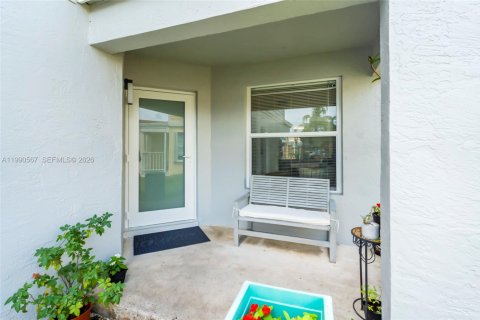 Купить виллу или дом в Катлер-Бей, Флорида 4 спальни, 182.74м2, № 2056262 - фото 4