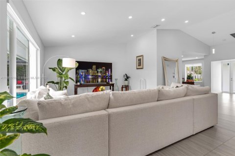 House in Miami, Florida 3 bedrooms, 188.41 sq.m. № 1929442 - photo 9