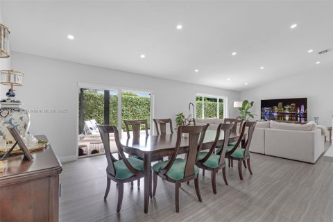 House in Miami, Florida 3 bedrooms, 188.41 sq.m. № 1929442 - photo 18