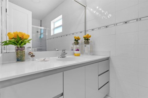 House in Miami, Florida 3 bedrooms, 188.41 sq.m. № 1929442 - photo 30