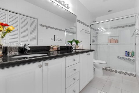 House in Miami, Florida 3 bedrooms, 188.41 sq.m. № 1929442 - photo 21