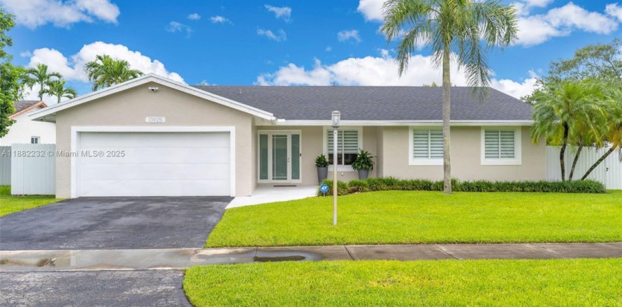 House in Miami, Florida 3 bedrooms, 188.41 sq.m. № 1929442