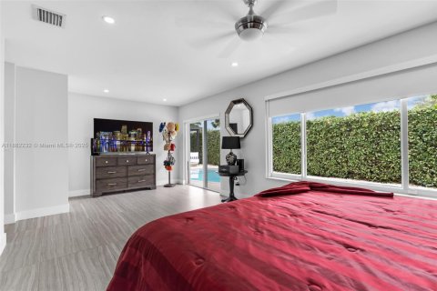 House in Miami, Florida 3 bedrooms, 188.41 sq.m. № 1929442 - photo 24