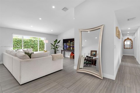 House in Miami, Florida 3 bedrooms, 188.41 sq.m. № 1929442 - photo 8