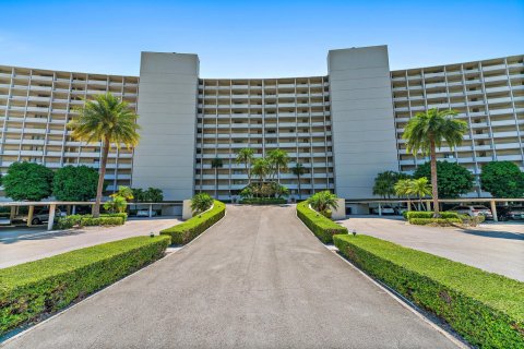 Condo in North Palm Beach, Florida, 2 bedrooms  № 1210282 - photo 1