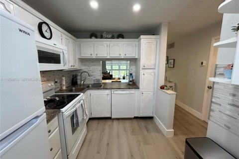 Снять в аренду кондоминиум в Лодердейл-бай-те-Си, Флорида 1 спальня, 78.97м2, № 2017574 - фото 21