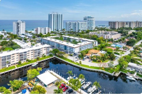 Снять в аренду кондоминиум в Лодердейл-бай-те-Си, Флорида 1 спальня, 78.97м2, № 2017574 - фото 2