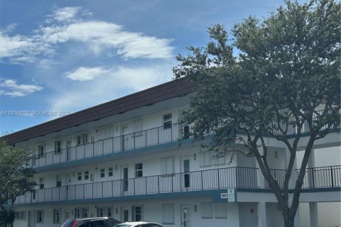 Снять в аренду кондоминиум в Лодердейл-бай-те-Си, Флорида 1 спальня, 78.97м2, № 2017574 - фото 6