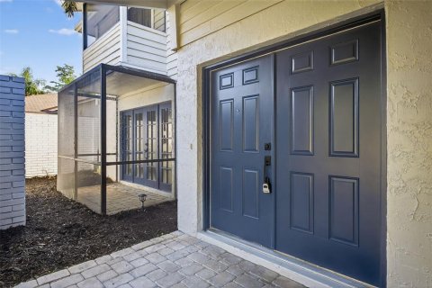 House in Tampa, Florida 4 bedrooms, 206.8 sq.m. № 1805788 - photo 4
