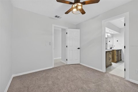 House in Tampa, Florida 4 bedrooms, 206.8 sq.m. № 1805788 - photo 22