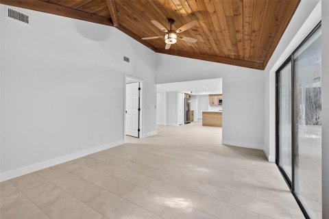 House in Tampa, Florida 4 bedrooms, 206.8 sq.m. № 1805788 - photo 13