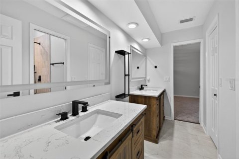 House in Tampa, Florida 4 bedrooms, 206.8 sq.m. № 1805788 - photo 24