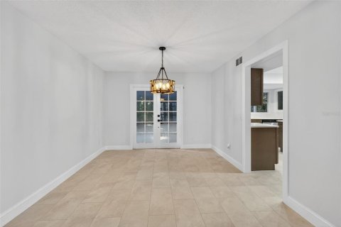House in Tampa, Florida 4 bedrooms, 206.8 sq.m. № 1805788 - photo 14