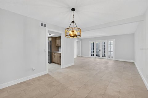 House in Tampa, Florida 4 bedrooms, 206.8 sq.m. № 1805788 - photo 16