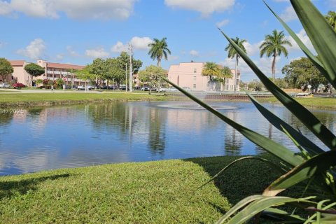 Condo in Sunrise, Florida, 2 bedrooms  № 1865661 - photo 3