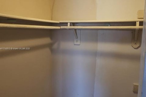 Condo in Sunrise, Florida, 2 bedrooms  № 1865661 - photo 11