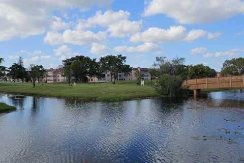 Condo in Sunrise, Florida, 2 bedrooms  № 1865661 - photo 1