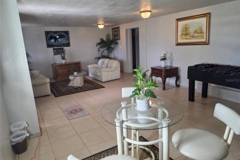 House in Lakeland, Florida 8 bedrooms, 780.01 sq.m. № 2345029 - photo 4