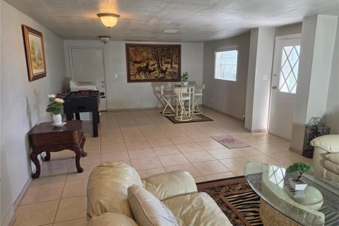 House in Lakeland, Florida 8 bedrooms, 780.01 sq.m. № 2345029 - photo 6