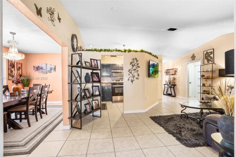 House in Miami Gardens, Florida 4 bedrooms, 161.84 sq.m. № 1854890 - photo 17