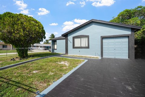 House in Miami Gardens, Florida 4 bedrooms, 161.84 sq.m. № 1854890 - photo 11