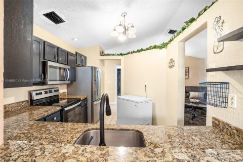 House in Miami Gardens, Florida 4 bedrooms, 161.84 sq.m. № 1854890 - photo 28