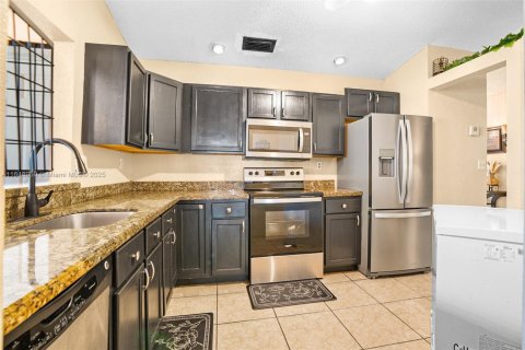 House in Miami Gardens, Florida 4 bedrooms, 161.84 sq.m. № 1854890 - photo 27
