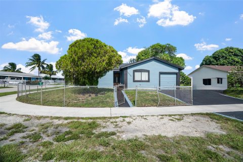 House in Miami Gardens, Florida 4 bedrooms, 161.84 sq.m. № 1854890 - photo 7
