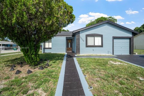 House in Miami Gardens, Florida 4 bedrooms, 161.84 sq.m. № 1854890 - photo 12