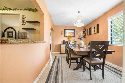 House in Miami Gardens, Florida 4 bedrooms, 161.84 sq.m. № 1854890 - photo 23
