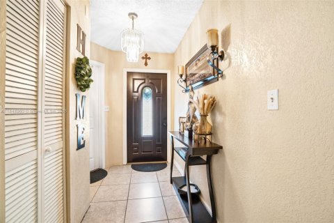 House in Miami Gardens, Florida 4 bedrooms, 161.84 sq.m. № 1854890 - photo 14