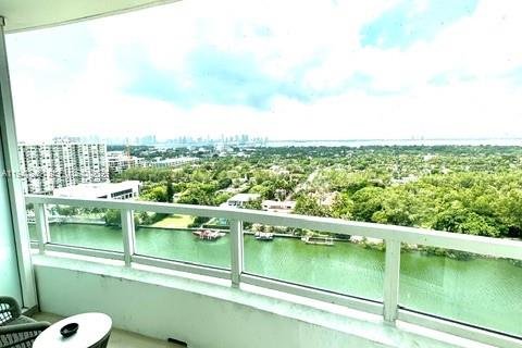 Estudio en el Condominio en Miami Beach, Florida № 2088679