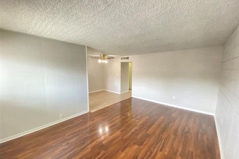 Condominio en alquiler en Orlando, Florida, 1 dormitorio, 59.83 m2 № 2096543 - foto 2