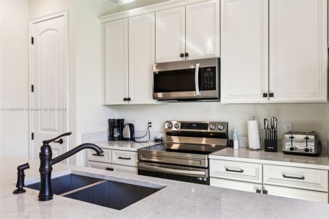 Adosado en venta en Kissimmee, Florida, 3 dormitorios № 2186448 - foto 15