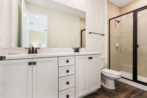 Adosado en venta en Kissimmee, Florida, 3 dormitorios № 2186448 - foto 25