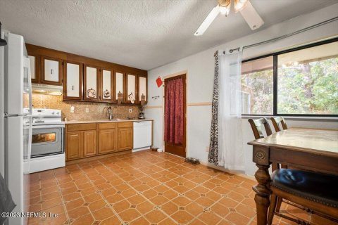 House in Palatka, Florida 3 bedrooms, 118.45 sq.m. № 777594 - photo 1