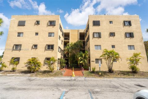 Condo in Miami, Florida, 1 bedroom  № 2038432