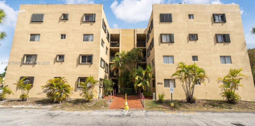 Кондоминиум с 1 спальней в Майами, Флорида № 2038432