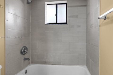 Купить кондоминиум в Майами, Флорида 1 спальня, 71.81м2, № 2038432 - фото 14