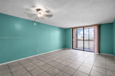 Купить кондоминиум в Майами, Флорида 1 спальня, 71.81м2, № 2038432 - фото 4