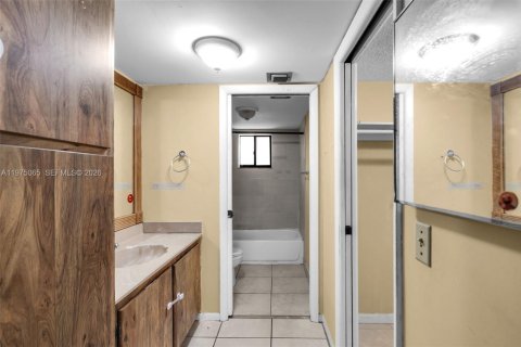 Купить кондоминиум в Майами, Флорида 1 спальня, 71.81м2, № 2038432 - фото 12