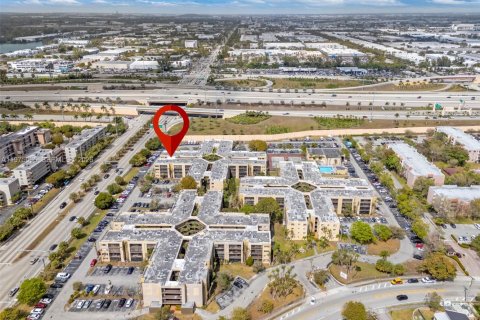 Купить кондоминиум в Майами, Флорида 1 спальня, 71.81м2, № 2038432 - фото 24