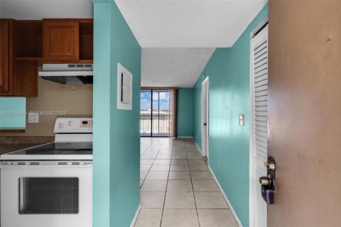 Купить кондоминиум в Майами, Флорида 1 спальня, 71.81м2, № 2038432 - фото 3