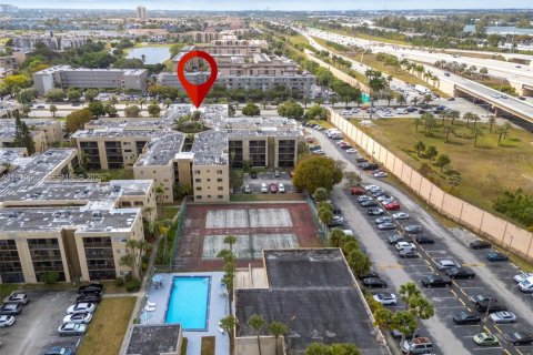 Купить кондоминиум в Майами, Флорида 1 спальня, 71.81м2, № 2038432 - фото 28