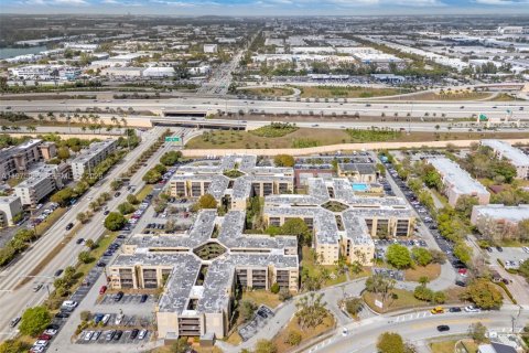 Купить кондоминиум в Майами, Флорида 1 спальня, 71.81м2, № 2038432 - фото 25