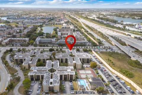 Купить кондоминиум в Майами, Флорида 1 спальня, 71.81м2, № 2038432 - фото 26