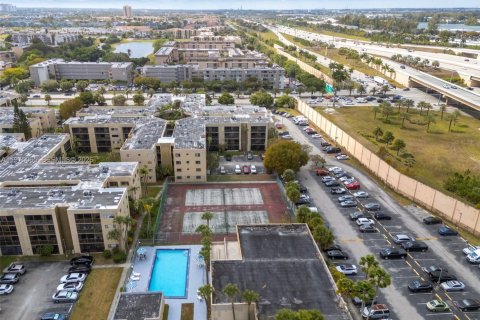 Купить кондоминиум в Майами, Флорида 1 спальня, 71.81м2, № 2038432 - фото 29