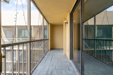 Купить кондоминиум в Майами, Флорида 1 спальня, 71.81м2, № 2038432 - фото 17