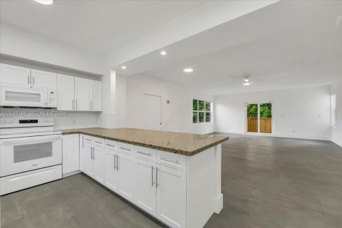 Купить виллу или дом в Майами, Флорида 3 спальни, 150.13м2, № 2167975 - фото 10