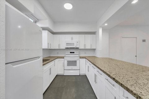 Купить виллу или дом в Майами, Флорида 3 спальни, 150.13м2, № 2167975 - фото 12